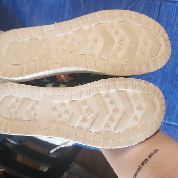 Brand new lightweight slide on shoes - Picture 3 of 3